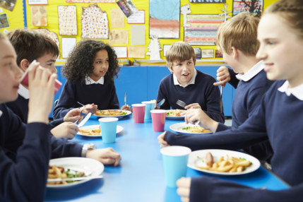 Safety Tips for UAE Students Eating in School Canteens